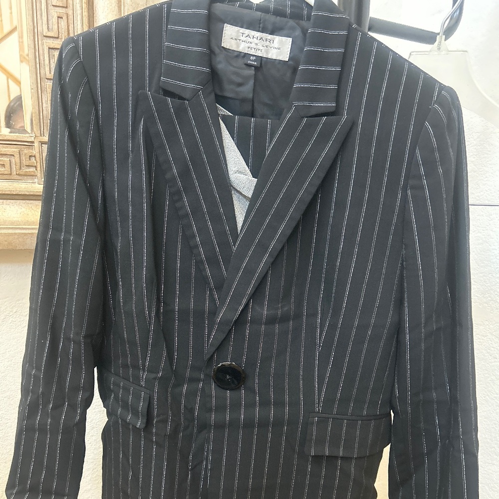 Tahari pant suit